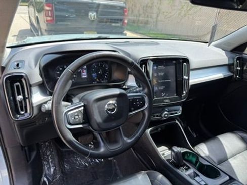 Used 2019 Volvo XC40 T5 Momentum AWD/4WD image 22
