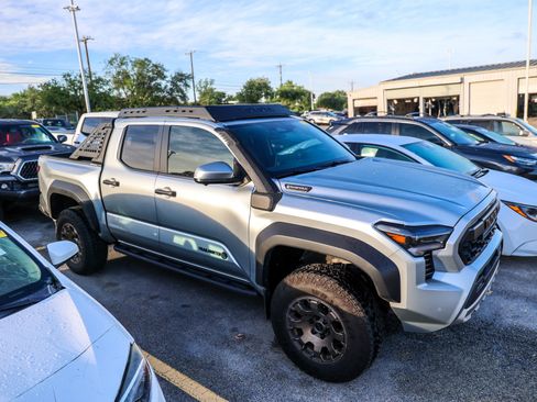 Used 2024 Toyota Tacoma 4x4 Double Cab Hybrid image 7