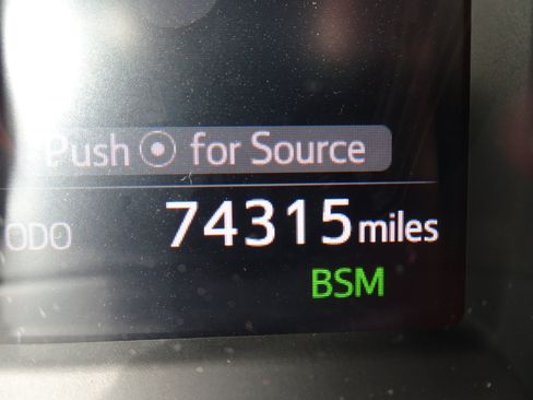 Used 2017 Toyota RAV4 XLE FWD image 9