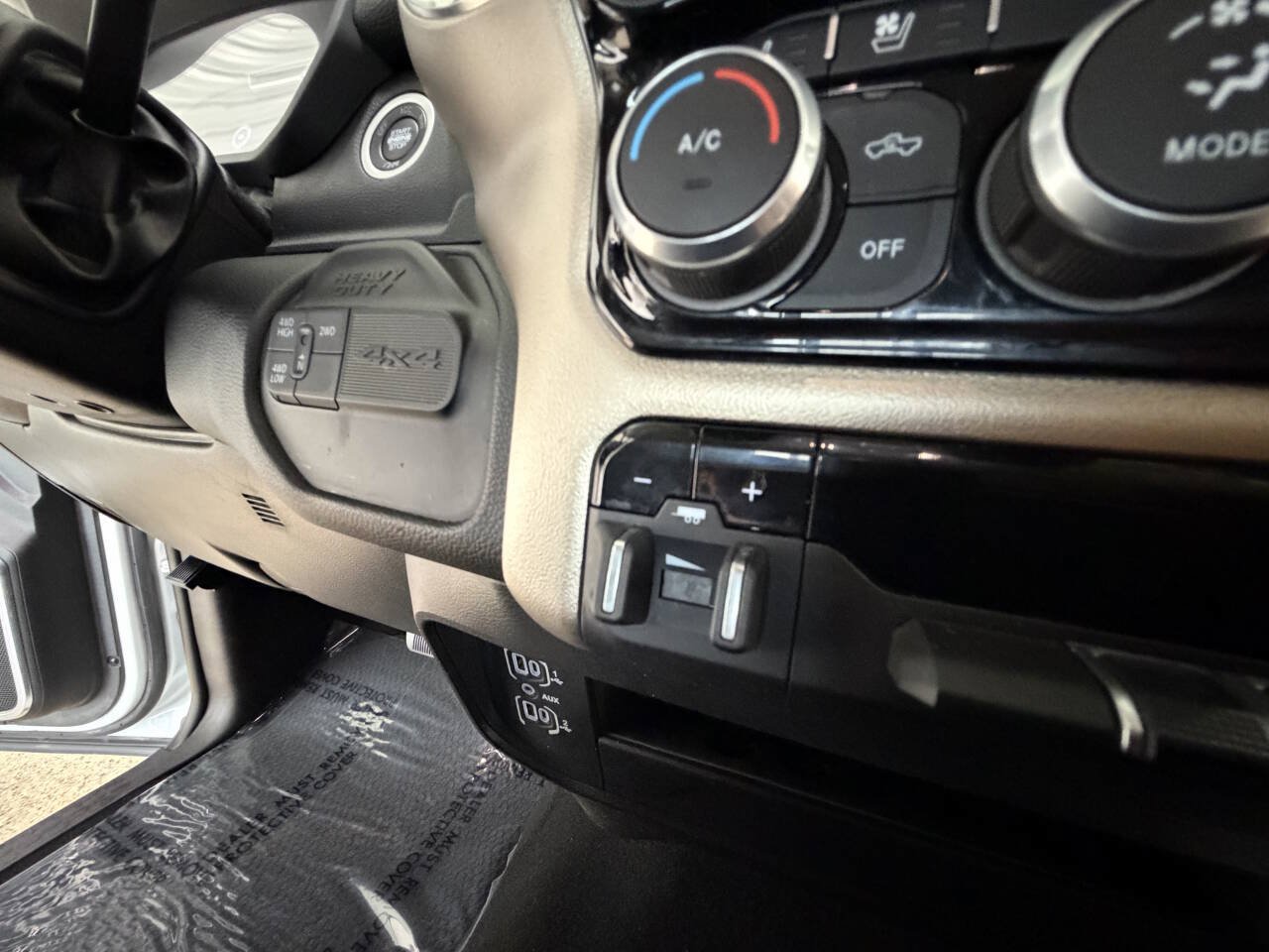 Used 2024 RAM 2500 Laramie w/ Safety Group AWD/4WD image 18