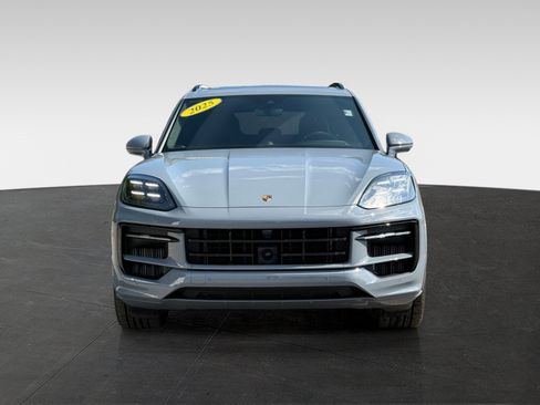 Used 2025 Porsche Cayenne GTS AWD/4WD image 2