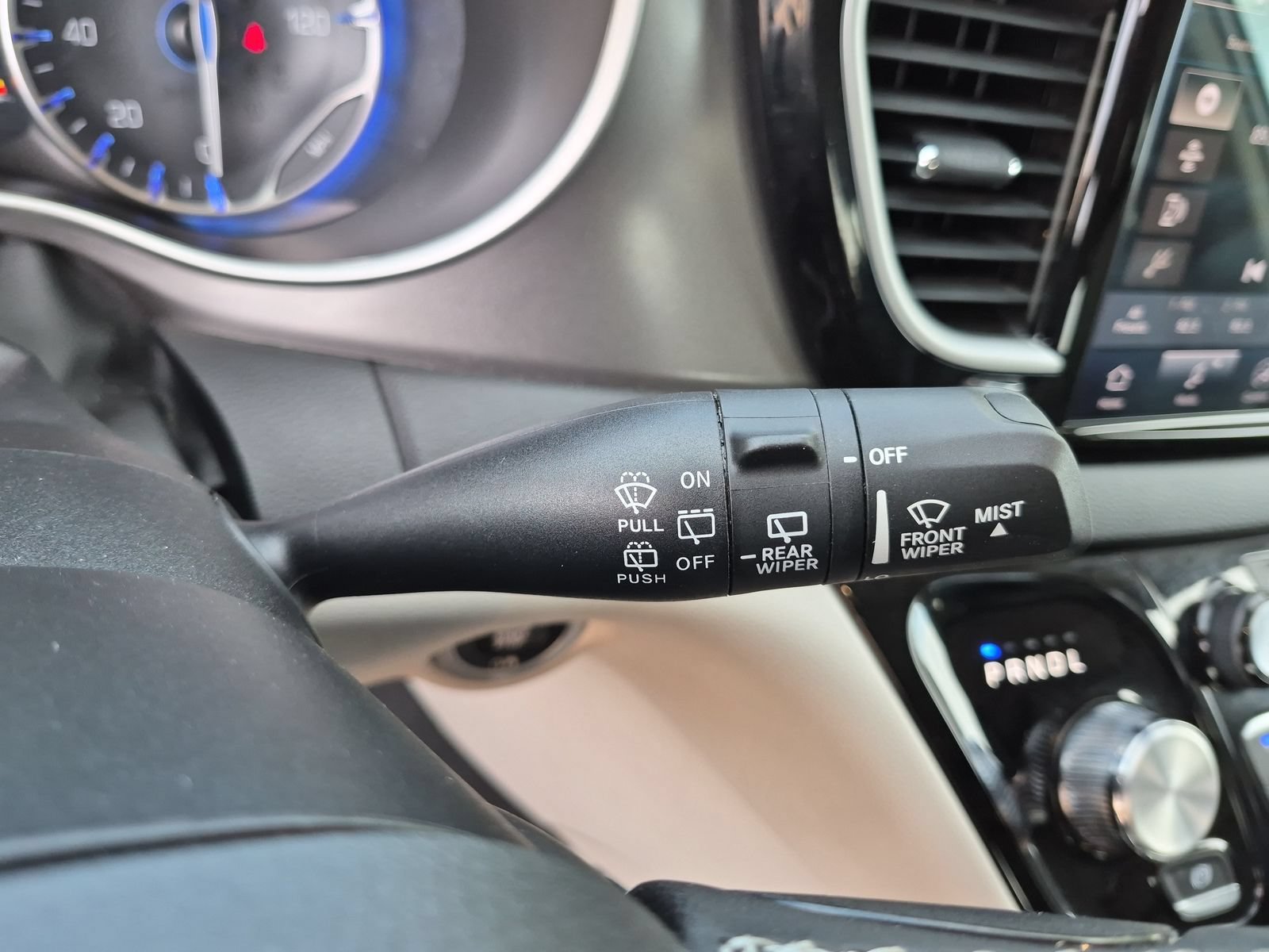 Used 2024 Chrysler Pacifica Touring-L FWD image 26