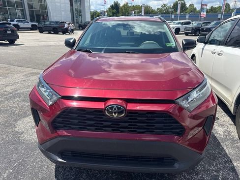 Used 2021 Toyota RAV4 LE AWD/4WD image 2