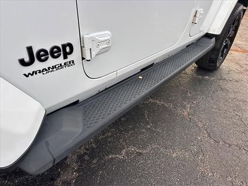 Used 2020 Jeep Wrangler Unlimited Sahara image 16