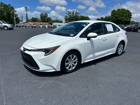 Used 2023 Toyota Corolla LE image 3