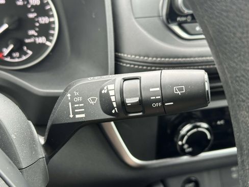 Used 2025 Nissan Rogue S AWD/4WD image 21
