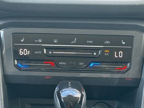 Certified 2022 Volkswagen Tiguan SE image 17