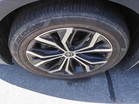 Used 2024 Toyota Crown XLE w/ Carpet Mat Package (TMS) image 13