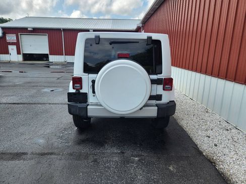 Used 2017 Jeep Wrangler Unlimited Sahara w/ Connectivity Group AWD/4WD image 4