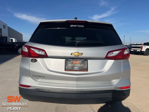 Used 2020 Chevrolet Equinox LS w/ LS Convenience Package image 4