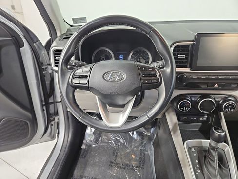 Used 2022 Hyundai Venue SEL image 14