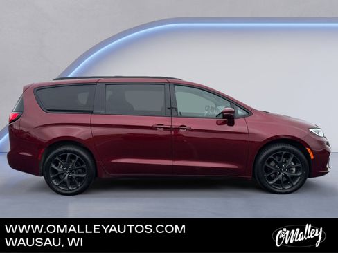 Used 2021 Chrysler Pacifica Touring AWD/4WD image 6
