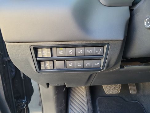 Used 2023 Toyota Tundra Platinum image 15