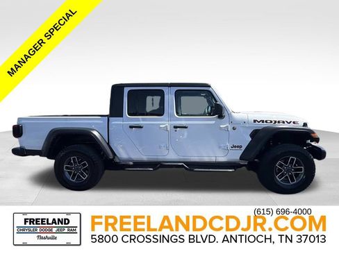 Used 2024 Jeep Gladiator Mojave w/ Technology Group AWD/4WD image 2