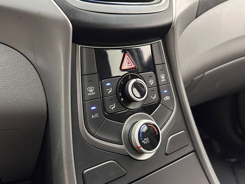 Used 2016 Hyundai Elantra SE image 14