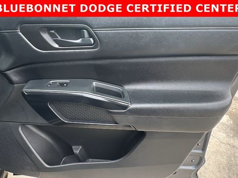 Used 2023 Nissan Pathfinder S image 30