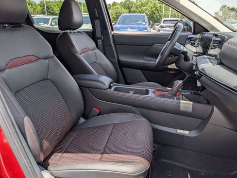 Used 2025 Nissan Kicks SR w/ Illumination Package AWD/4WD image 32