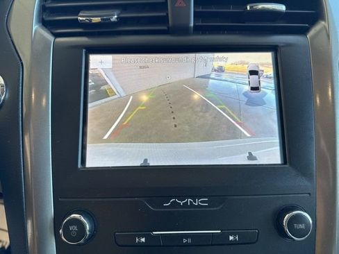 Used 2020 Ford Fusion SE image 19