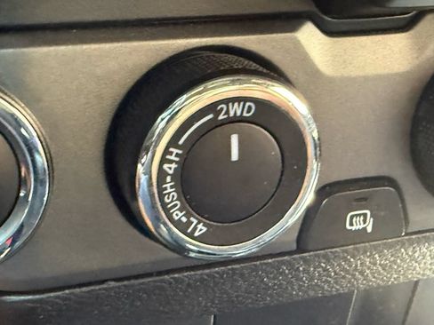 Used 2016 Toyota Tacoma TRD Off-Road AWD/4WD image 12
