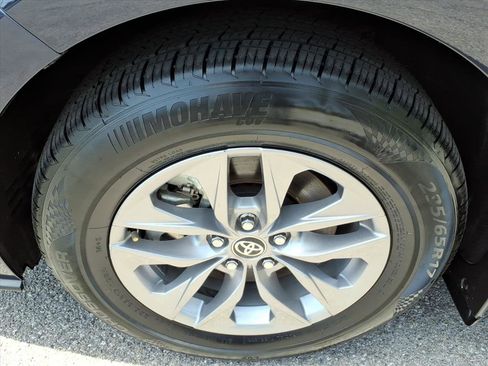 Used 2024 Toyota Sienna LE FWD image 10
