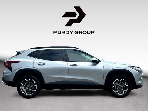 Used 2026 Chevrolet Trax LT FWD image 9