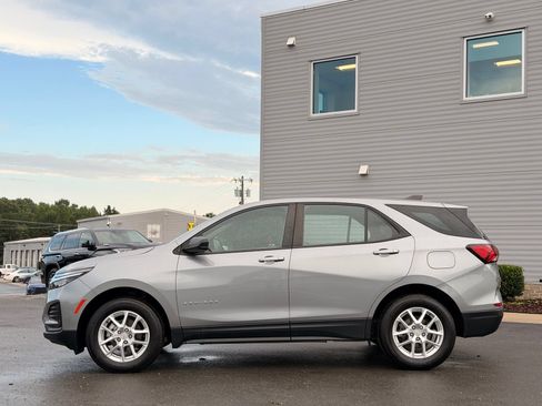 Used 2023 Chevrolet Equinox LS AWD/4WD image 12