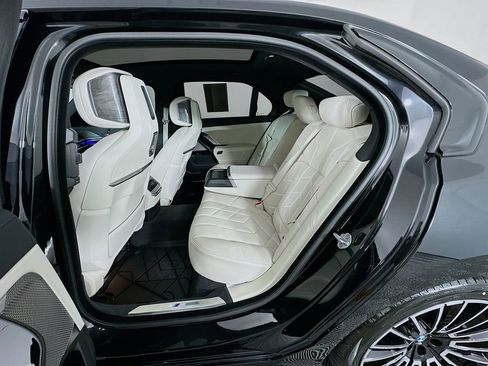 Used 2024 BMW 760i xDrive 760i xDrive image 32