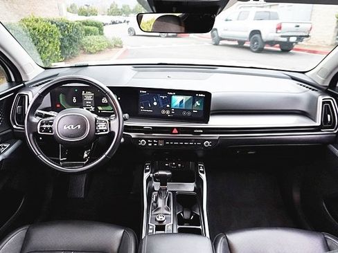 Used 2024 Kia Sorento S image 18