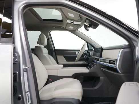 Used 2025 Hyundai Santa Fe Limited image 11