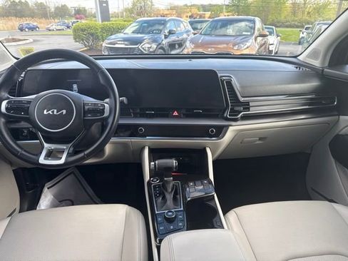 Certified 2023 Kia Sportage EX FWD image 9