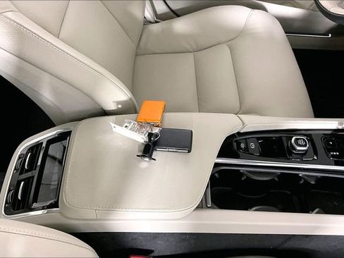 Used 2025 Volvo V90 B6 Cross Country Plus w/ Protection Package Premier AWD/4WD image 30