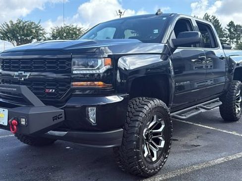 Used 2017 Chevrolet Silverado 1500 LT w/ All Star Edition AWD/4WD image 3