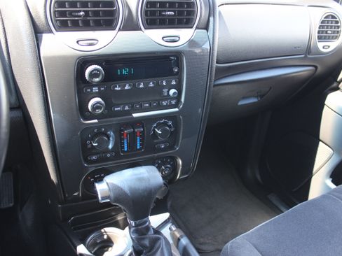 Used 2009 GMC Envoy SLE w/ Sun And Sound Package AWD/4WD image 7