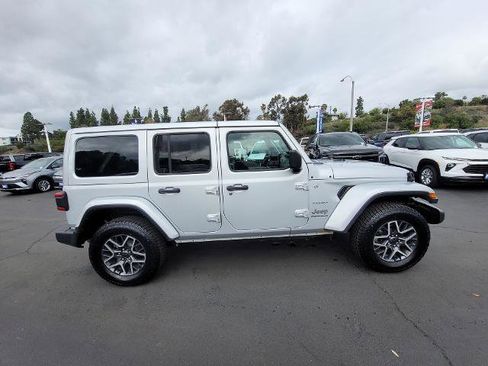 Used 2024 Jeep Wrangler Unlimited Sahara image 9