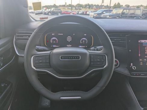 Used 2023 Jeep Wagoneer L Series II image 15