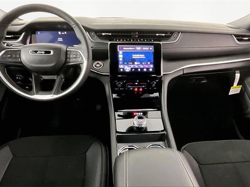 New 2025 Jeep Grand Cherokee L Altitude image 6