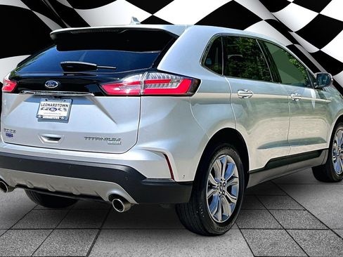Certified 2019 Ford Edge Titanium w/ Equipment Group 301A FWD image 2