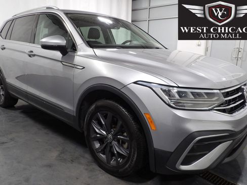 Used 2022 Volkswagen Tiguan SE w/ Panoramic Sunroof Package FWD image 1