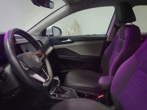 Used 2024 Volkswagen Taos SE image 9