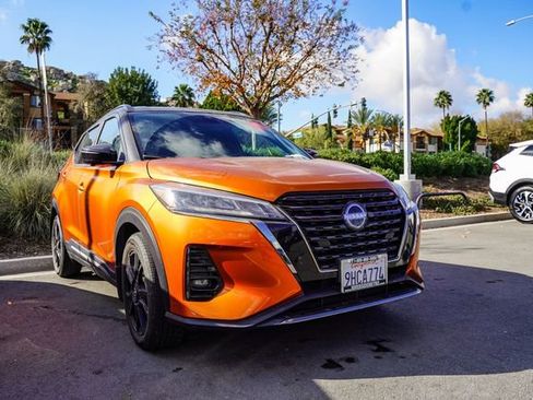 Used 2023 Nissan Kicks SR w/ SR Premium Package image 2