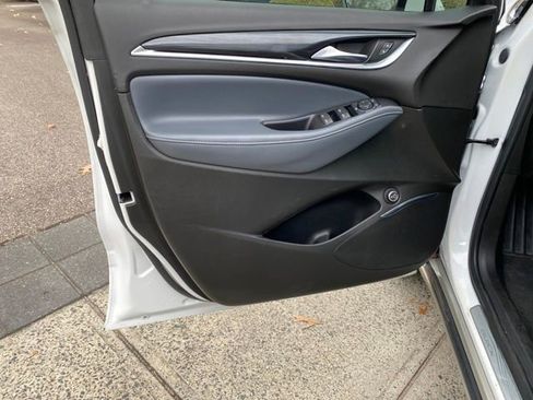 Used 2022 Buick Enclave Essence image 19