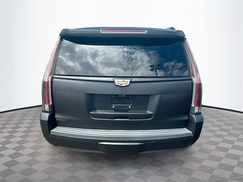 Used 2018 Cadillac Escalade Luxury image 7