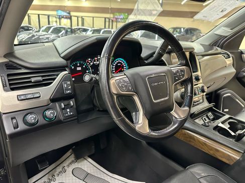 Used 2020 GMC Yukon XL Denali AWD/4WD image 23