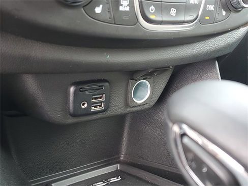 Used 2023 Chevrolet Traverse Premier image 29