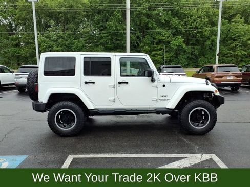 Used 2016 Jeep Wrangler Unlimited Sahara w/ Connectivity Group AWD/4WD image 5