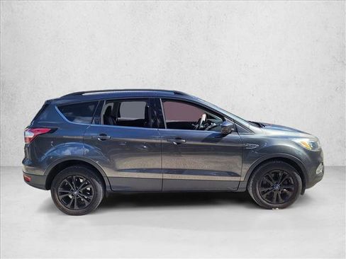 Used 2018 Ford Escape SE image 4