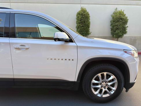 Used 2018 Chevrolet Traverse LT w/ LPO, Black Accent Package image 15