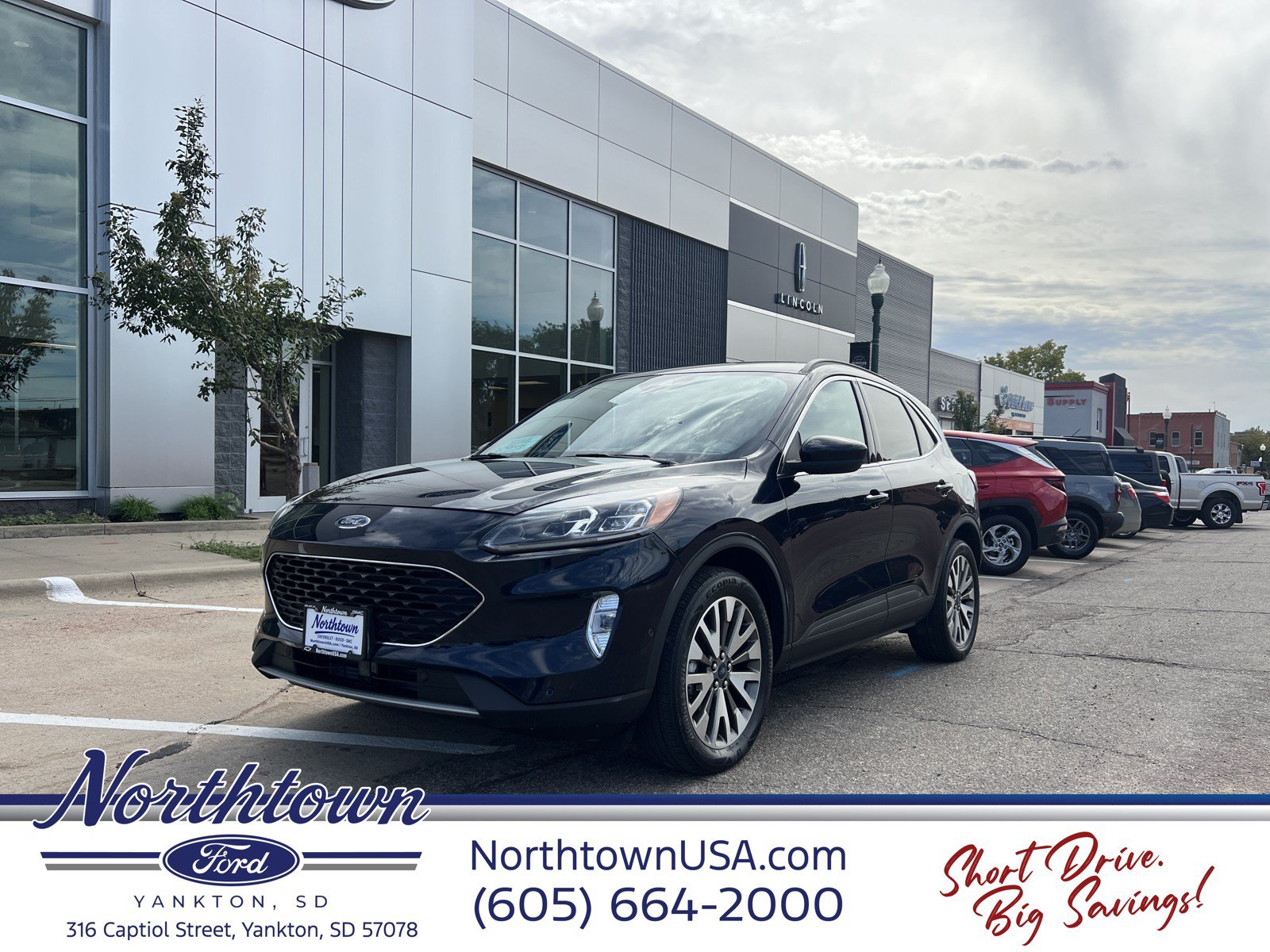 Used 2021 Ford Escape Titanium w/ Class II Trailer Tow Package AWD/4WD image 1