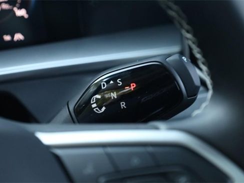 New 2025 Volkswagen Tiguan SE image 15