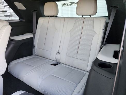 Used 2026 Cadillac Vistiq Luxury image 16